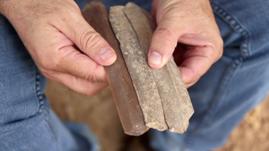 Flint blades created in the ancient workshop