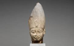 Une statue fragmentaire du pharaon Ahmose Ier expos�e, au Metropolitan Museum of Art, � New York. (Cr�dit : Wikipedia)